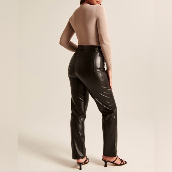 Abercrombie Curve Love The 90’s Straight Ultra High Rise Black - Size 33/16 NWT - Picture 4 of 8